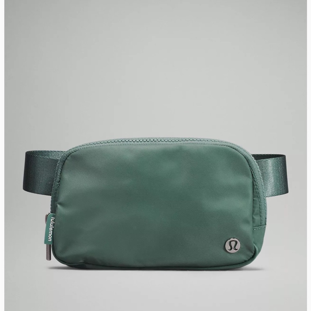 Lululemon everywhere belt bag
